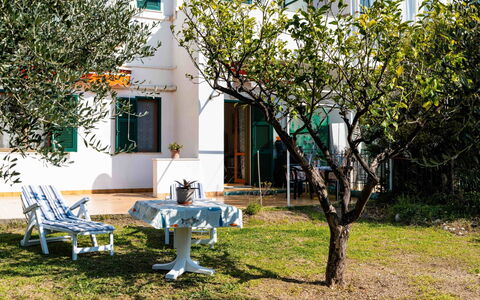Marisol: Wohnung, Resort, Stuhl, Schatten, Balkon, Küche & Esszimmer Tisch, Restaurant, Eco Hotel, Hotel