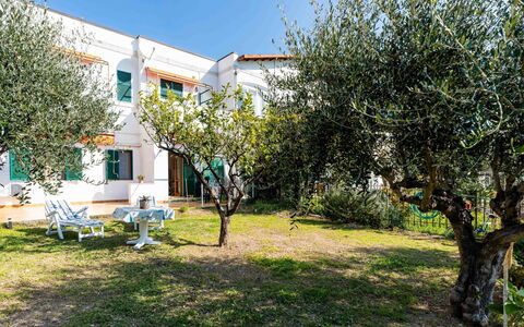 Marisol: Wohnung, Resort, Stuhl, Schatten, Balkon, Küche & Esszimmer Tisch, Restaurant, Eco Hotel, Hotel