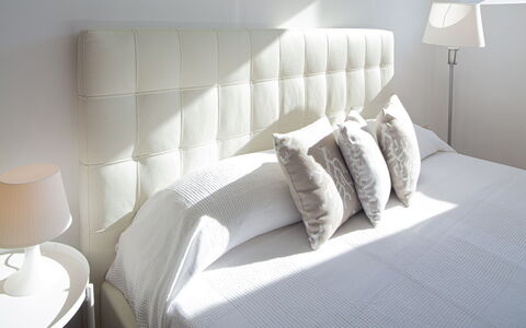 Villa Dell'erta - Levanto, Montale: Couch, Möbel, Komfort, Rechteck, Textil, Beleuchtung, Wohnzimmer, Interior Design, Die Architektur