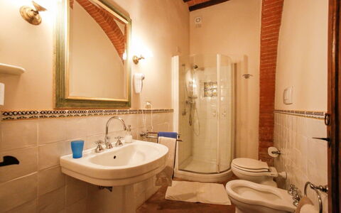 Castelletto Weddings And Events: Spiegel, Braun, Zapfhahn, Armatur, Sinken, Eigentum, Bad Sink, Fotografieren, Badezimmer, Lila