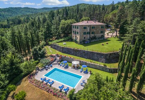 Ville Rosadi Weddings: Eigentum, Bergstation, Estate, Natürliche Landschaft, Haus, Grundeigentum, Gebäude, Villa, Baum, Berg