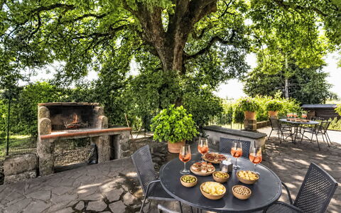 La Quercia: Möbel, Gartenmöbel, Tabelle, Garten, Tisch Im Freien, Stuhl, Schatten, Frühling, Kofferraum, Sonnenlicht