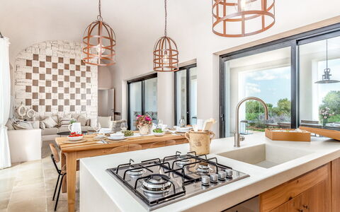 Villa Orama Estia Relais: Countertop, Eigentum, Cabinetry, Möbel, Weiss, Sinken, Zapfhahn, Produkt, Küche, Armatur