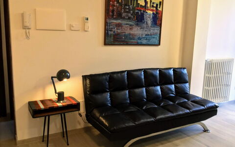 La Terrazza Di Todi: Bilderrahmen, Möbel, Couch, Eigentum, Tabelle, Komfort, Holz, Interior Design, Wohnzimmer, Studio Couch