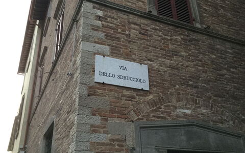 La Terrazza Di Todi: Eigentum, Mauerwerk, Fenster, Backstein, Holz, Gebäude, Schriftart, Fassade, Haus