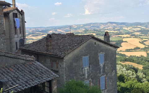 La Terrazza Di Todi: Wolke, Himmel, Pflanze, Gebäude, Eigentum, Fenster, Haus, Hütte, Wohngebiet