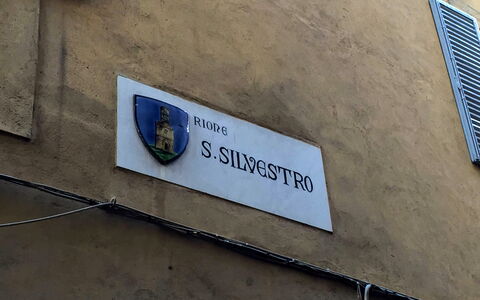 La Terrazza Di Todi: Daytime, Eigentum, Blau, Gebäude, Fenster, Kraftfahrzeug, Die Architektur, Schriftart, Rechteck, Wand