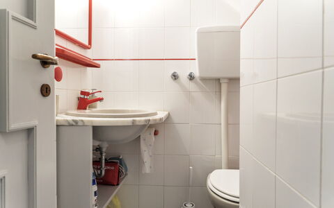 La Terrazza Di Santa Marinella: Eigentum, Sinken, Zapfhahn, Armatur, Bad Sink, Badezimmer, Interior Design, Spiegel, Fussboden, Flooring