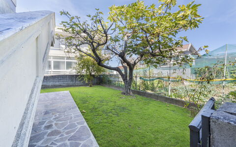 Residenza Garosi: Pflanze, Himmel, Eigentum, Blatt, Gebäude, Grundstueck, Baum, Die Architektur, Strassenbelag, Urban Design