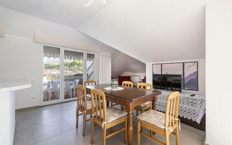 Casa Serchio: Tabelle, Möbel, Stuhl, Gebäude, Holz, Cabinetry, Interior Design, Küche, Fussboden