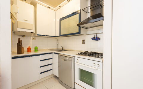 Casa Marina: Countertop, Cabinetry, Gebäude, Eigentum, Herd, Küchengerät, Cooktop, Gasherd, Küche, Haushaltsgerät