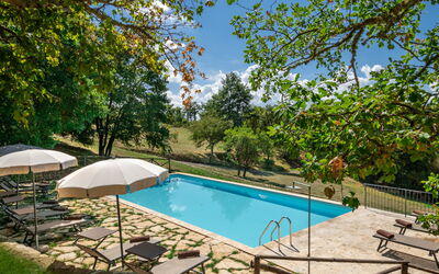 Villa Lucarella: Schwimmbad, Gartenmöbel, Resort, Freizeit, Garten, Schatten, Eco Hotel, Sonnenliege, Hinterhof, Estate