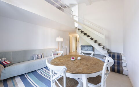 Residenza Morin: Tabelle, Eigentum, Möbel, Gebäude, Holz, Komfort, Interior Design, Beleuchtung, Flooring, Stuhl
