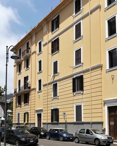 Sotto Il Segno dei Pesci: Gebäude, Fenster, Wohnung, Nachbarschaft, Wohngebiet, \Stadt, Urban Design, Familienauto
