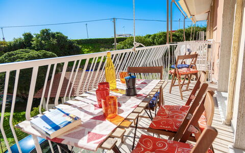 Apartment Fernanda - Levanto: Himmel, Tabelle, Eigentum, Möbel, Stuhl, Baum, Gartenmöbel, Holz, Tisch Im Freien, Freizeit