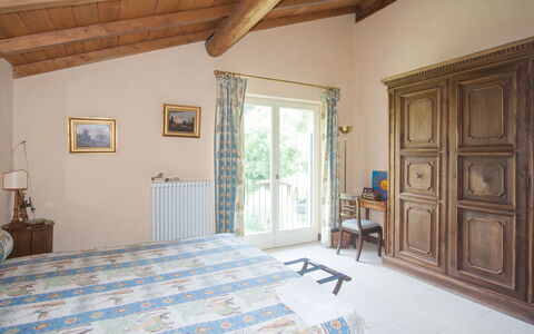 Villa Monia: Möbel, Eigentum, Bilderrahmen, Gebäude, Cabinetry, Holz, Azurblau, Interior Design, Fenster, Die Architektur