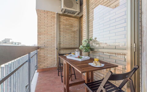 Cattolica Sea Loft: Tabelle, Möbel, Eigentum, Gebäude, Blumentopf, Holz, Stuhl, Küche, Backstein, Pflanze