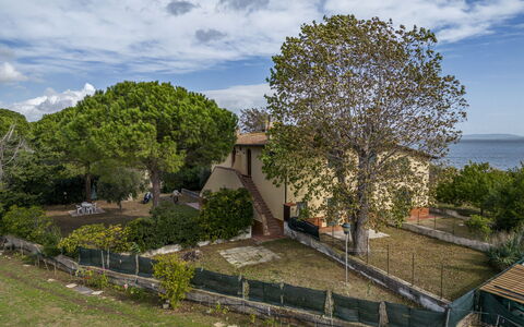 Holiday Home Giannella: Wolke, Pflanze, Himmel, Eigentum, Gebäude, Baum, Grundstueck, Haus, Ländliches Gebiet, Landschaft