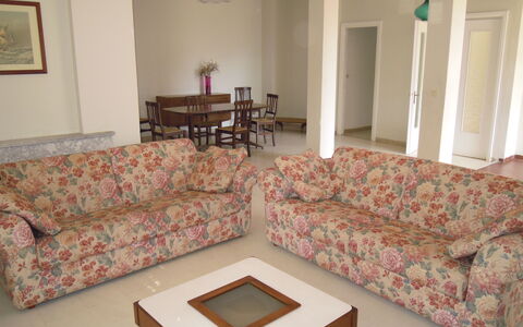 Casa Argentario: Braun, Couch, Möbel, Eigentum, Bilderrahmen, Komfort, Holz, Interior Design, Beleuchtung, Studio Couch