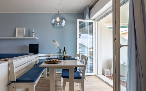 Conero Suite: Tabelle, Möbel, Eigentum, Holz, Couch, Interior Design, Flooring, Stuhl, Die Architektur, Wohnzimmer