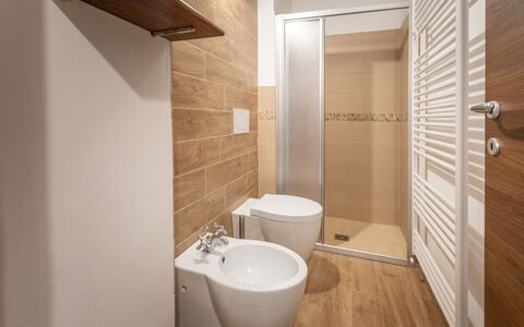 La Casa Di Campagna: Badezimmer, Flooring, Armatur, Fussboden, Toilette, Toilleten Sitz, Interior Design, Sinken, Installation, Bad Sink