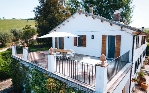 Villa La Picena: Haus, Zuhause, Hütte, Estate, Veranda, Balkon, Villa, Bauernhaus, Schatten, Zaun