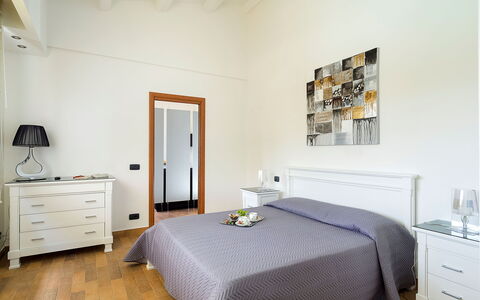 Villa Girgenti: Cabinetry, Möbel, Eigentum, Gebäude, Komfort, Schublade, Bilderrahmen, Kommode, Holz, Interior Design