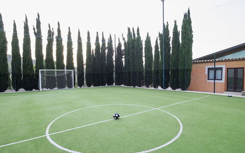 Villa Girgenti: Himmel, Fenster, Pflanze, Baum, Grundstueck, Gras, Flooring, Freizeit, Wiese, Graspflanze