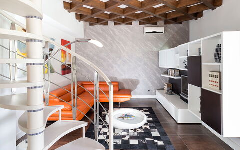 Villa Girgenti: Eigentum, Gebäude, Produkt, Interior Design, Orange, Wohnzimmer, Küche, Holz, Die Architektur, Flooring