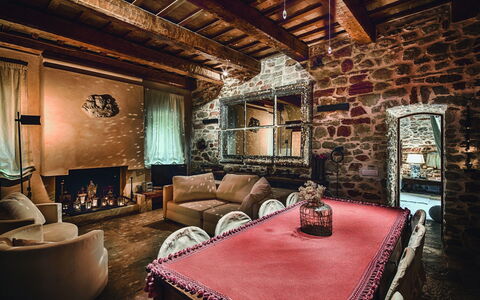 Villa Vetice: Bilderrahmen, Möbel, Eigentum, Interior Design, Beleuchtung, Tabelle, Die Architektur, Holz, Fussboden, Wohnzimmer