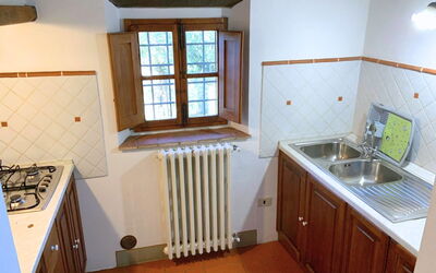 Le Fonti 2: Küche, Küchengerät, Holz, Major Appliance, Spüle, Countertop, Flooring, Herd, Herd, Gasherd