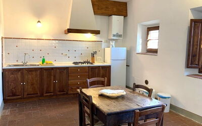Le Fonti 11: Flooring, Möbel, Interior Design, Holz, Decke, Küche, Fussboden, Countertop, Zimmer, Küchengerät
