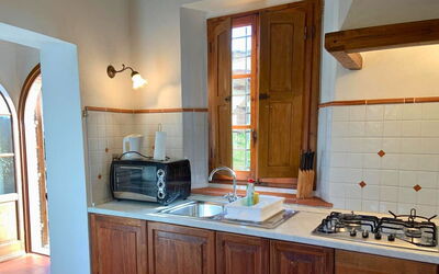 Le Fonti 9: Küche, Holz, Küchengerät, Countertop, Flooring, Interior Design, Cabinetry, Möbel, Spüle, Zuhause