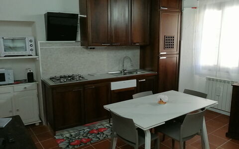 App. Il Sasso Di Olina: Cabinetry, Gebäude, Möbel, Eigentum, Countertop, Tabelle, Fenster, Holz, Küche, Küchengerät