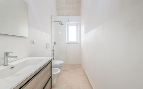 Bianco Trullo: Sinken, Spiegel, Armatur, Zapfhahn, Gebäude, Badezimmer, Bad Sink, Holz, Badewanne