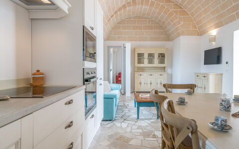 Bianco Trullo: Möbel, Cabinetry, Eigentum, Stuhl, Küche, Holz, Tabelle, Countertop, Flooring, Die Architektur