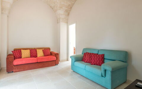 Bianco Trullo: Möbel, Eigentum, Couch, Holz, Interior Design, Flooring, Komfort, Fussboden, Wohnzimmer, Wand