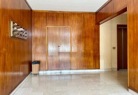 Novoli Suite Apartment: Eigentum, Holz, Beleuchtung, Halle, Tür, Interior Design, Flooring, Fussboden, Holzbeize