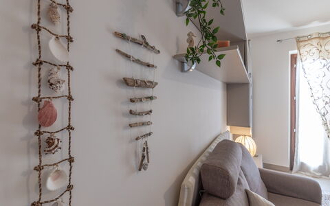 Casamare: Pflanze, Holz, Ast, Zweig, Interior Design, Blume, Baum, Komfort, Couch
