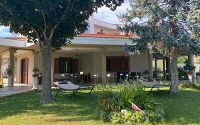 Residenza Thaulero: Pflanze, Gebäude, Eigentum, Himmel, Baum, Schatten, Grundstueck, Die Architektur, Fenster, Hütte