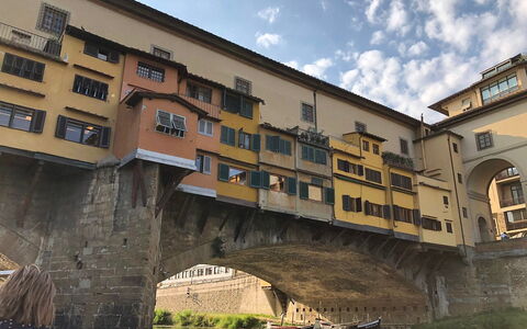 Dimora Fiorentina: Wolke, Pflanze, Himmel, Fenster, Wasser, Gebäude, Urban Design, Wasserlauf, Nachbarschaft, Wand