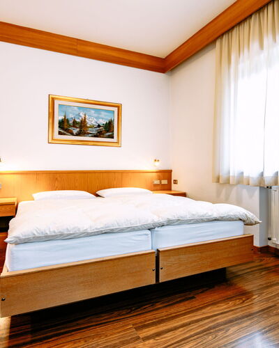 Ardoney: Möbel, Gebäude, Eigentum, Komfort, Holz, Bettrahmen, Textil, Interior Design, Beleuchtung, Lampe
