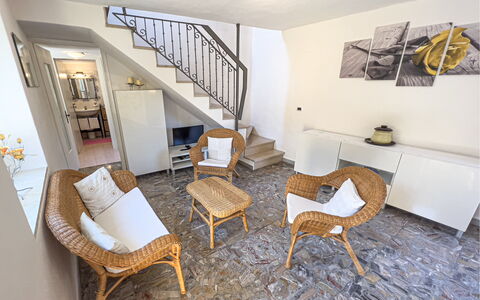 La Casetta Di Emma - Villa Faraldi: Möbel, Eigentum, Bilderrahmen, Tabelle, Stuhl, Regal, Holz, Interior Design, Beleuchtung, Wohnzimmer