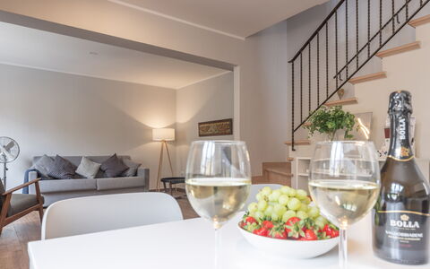 Casa Del Porto: Essen, Eigentum, Flasche, Geschirr, Tabelle, Interior Design, Zutat, Komfort, Countertop