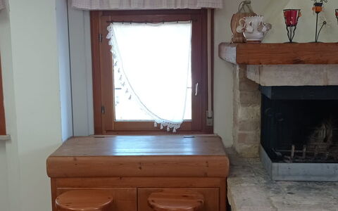 L'attico Di Castelfidardo: Holz, Fenster, Tabelle, Interior Design, Fussboden, Holzbeize, Flooring, Hartholz, Gebäude, Haus