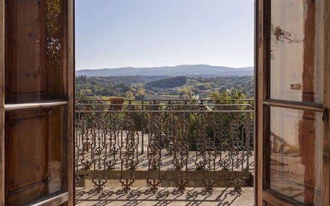 Villa La Cicogna Tuscany: Himmel, Pflanze, Holz, Gebäude, Interior Design, Baum, Landschaft, Hartholz, Fassade