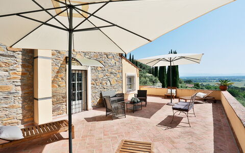 La Quiete: Eigentum, Möbel, Himmel, Schatten, Gartenmöbel, Interior Design, Die Architektur, Tabelle, Stuhl, Holz