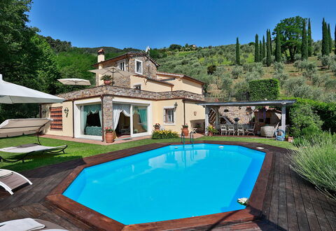 La Quiete: Wasser, Himmel, Pflanze, Gebäude, Eigentum, Schwimmbad, Natur, Azurblau, Stuhl, Baum