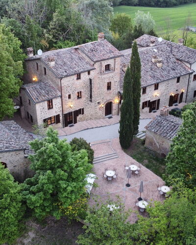 Borgo Al Castello: Gebäude, Pflanze, Eigentum, Fenster, Baum, Haus, Grundstueck, Die Architektur, Hütte, Gras