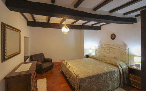 La Casa nel Borgo: Möbel, Interior Design, Wand, Schlafzimmer, Bett, Flooring, Decke, Holz, Fussboden, Zimmer